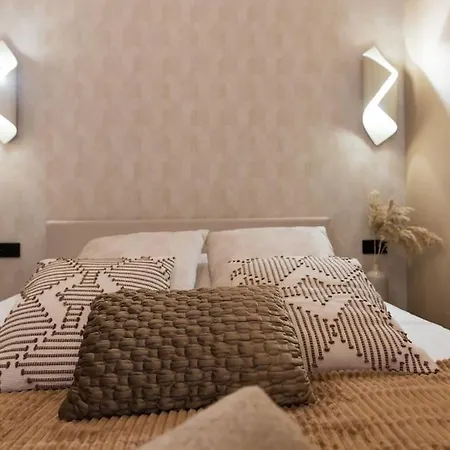 Haya Beachhouse - Queen Den Haag