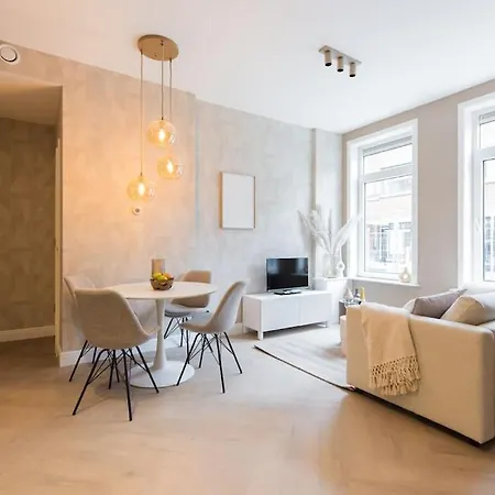 Haya Beachhouse - Queen * Den Haag