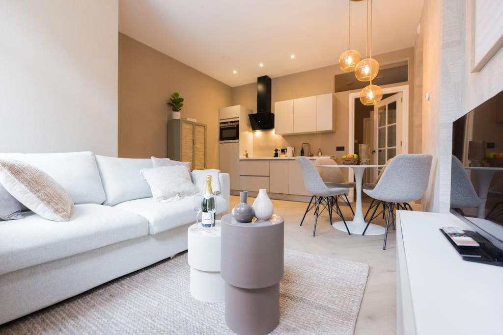 Haya Beachhouse - Queen Den Haag