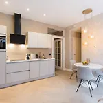 Haya Beachhouse - Queen Apartment *