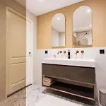 Haya Beachhouse - Queen Apartment *